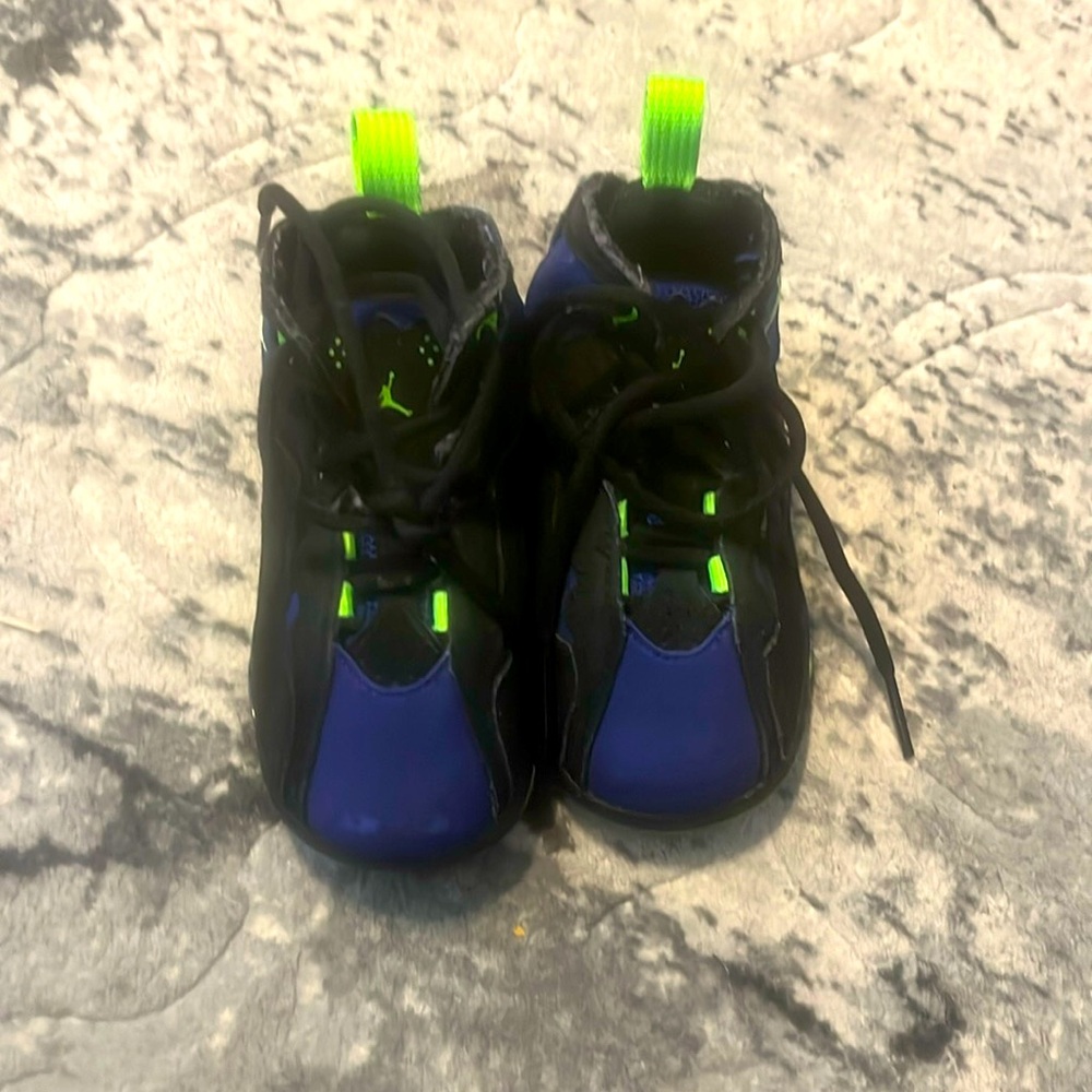 Jordan true flight kids purple & neon green size 6c
